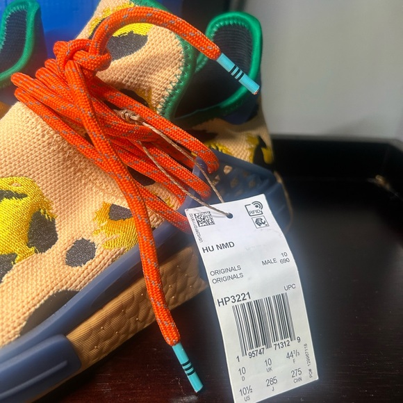 Pharrell Williams x Adidas Collab - Picture 3 of 6